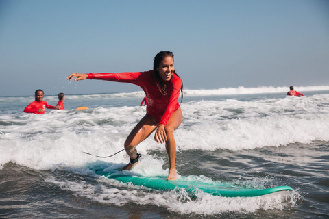 Stranden i Jaco Surfing i Costa Rica - Alla nivåer och åldrar