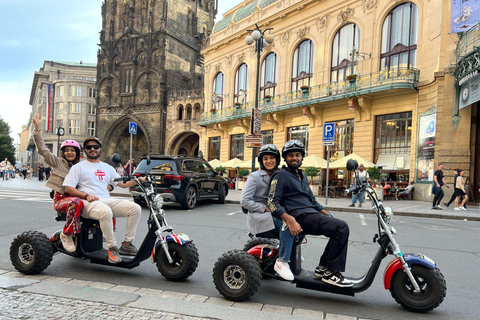 Tour del monastero e del punto panoramico di Praga in trike elettrico1,5 ore: 2 persone su 1 Trike