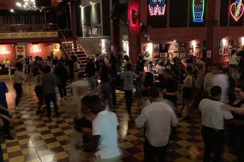 Cali Salsa Night: Immerse Yourself in La Topa Tolondra with a Local Host and Dancer