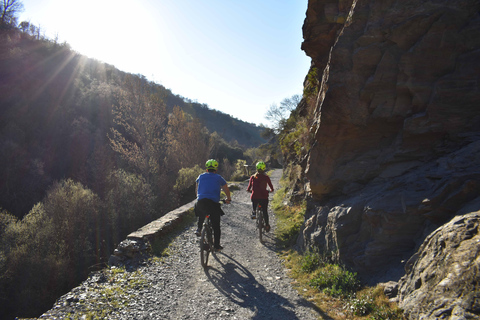 غرناطة: مغامرة بالدراجة الإلكترونية على خط الترام القديم في سييرا نيفادا
