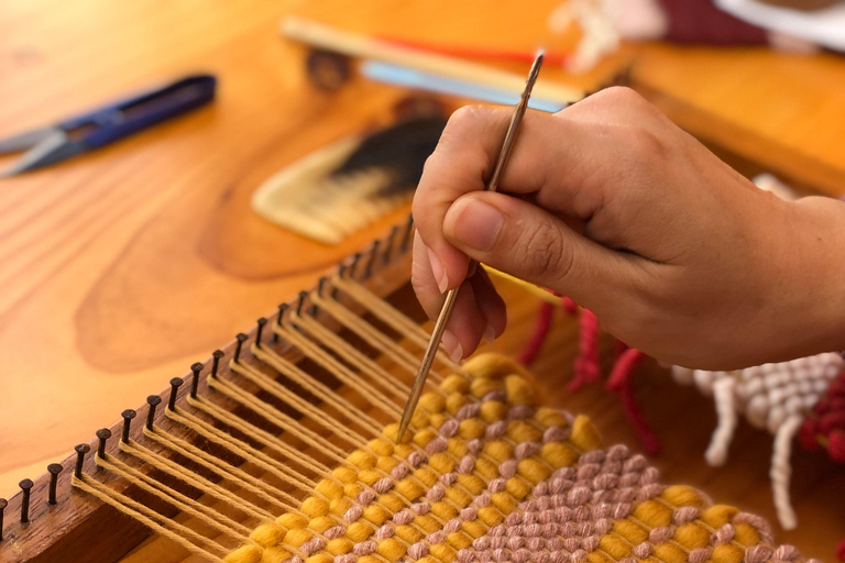 Miraflores: Weaving workshop with Peruvian fibers and a cultural focus