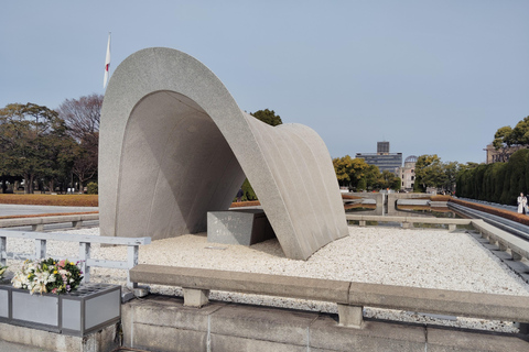 Hiroshima: 5.5-Hour Highlights Tour with Professional guide