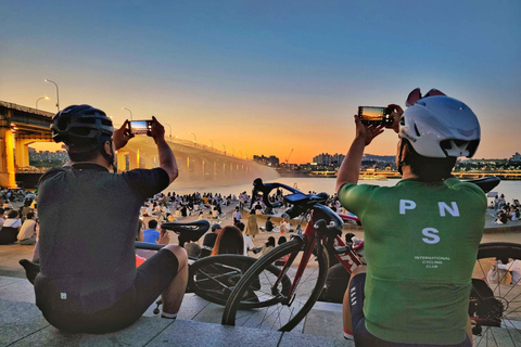 Seul: wycieczka rowerowa o zachodzie słońca nad rzeką HanSeul: Wycieczka rowerowa o zachodzie słońca nad rzeką Han