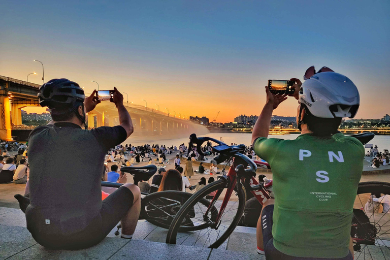 Seul: wycieczka rowerowa o zachodzie słońca nad rzeką HanSeul: Wycieczka rowerowa o zachodzie słońca nad rzeką Han