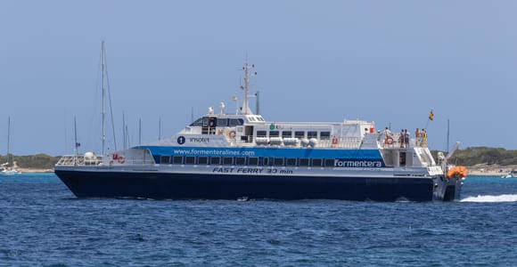 Formentera: Discover our fast ferry + bike package
