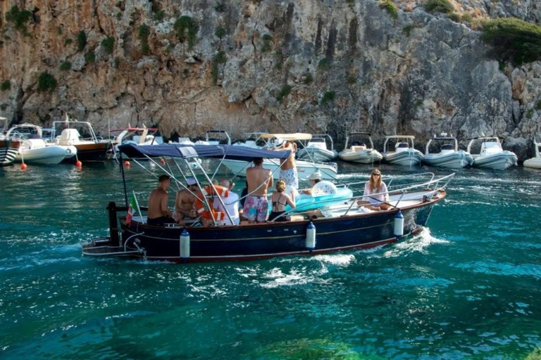 Castro: a boat tour through caves and crystal clear waters Castro: 2-hour boat tour through caves and crystal clear waters