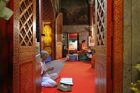 Chiang Mai après le crépuscule : Visite du Doi Suthep et du Wat Umong au crépuscule