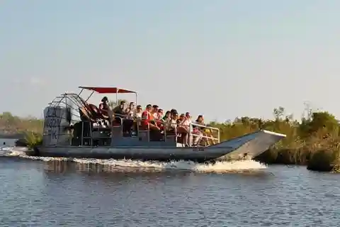 From New Orleans: Airboat Adventure Tour with Transport