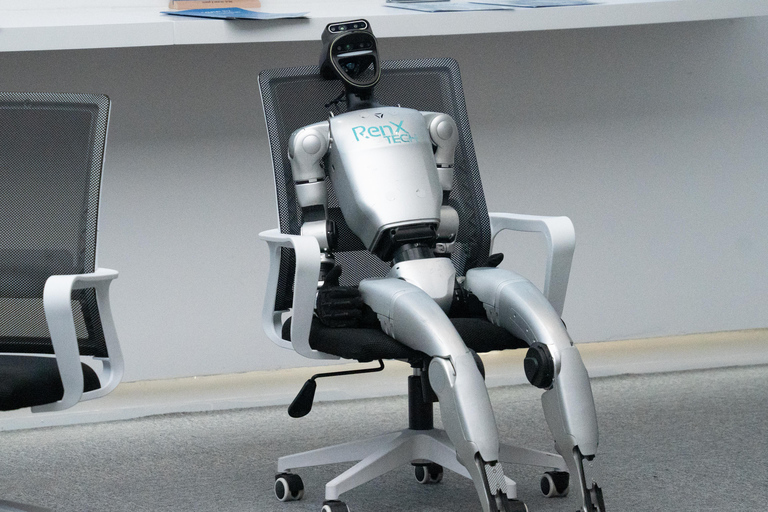 上海：最新日常科技，包括机器人、电动汽车和无人机标准套餐（含无人机送货体验）