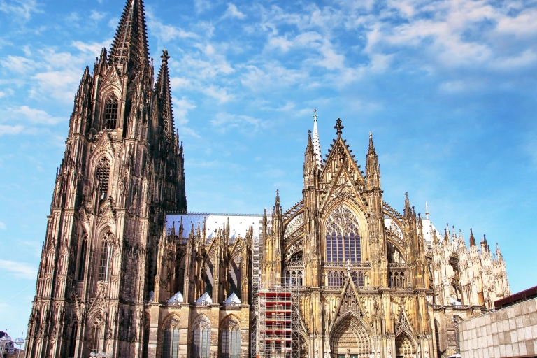 Cologne: Melaten Cemetery with Old Town Private Tour 4-hours: Melaten Cemetery with Old Town Highlights Tour