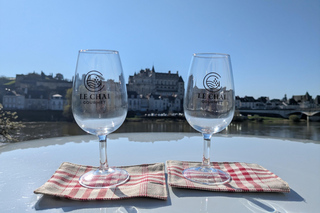 Amboise: Guided Visit with Wine Tastings at Various Locations