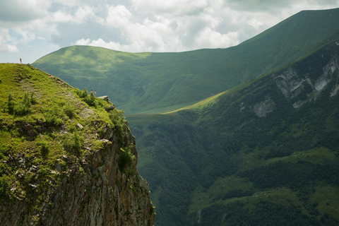 Au-delà de Tbilissi : Explorez l'Ananuri, le Gudauri et le KazbegiAu-delà de Tbilissi : Explorez la région sauvage de Kazbegi