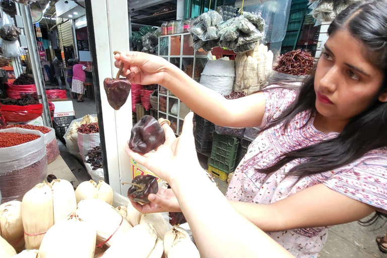 Messico: Corso di preparazione della salsa in un mercato con uno chef