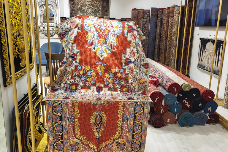 Rondleiding door een textiel-, ambachts- en handgemaakte sieradenfabriek in DelhiAuto, chauffeur en gids inbegrepen