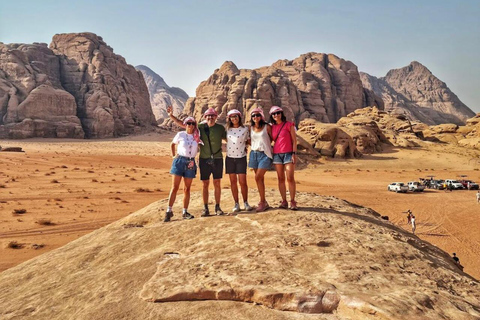 Wadi Rum: Half-Day Jeep Tour with Dinner and Camp Stay