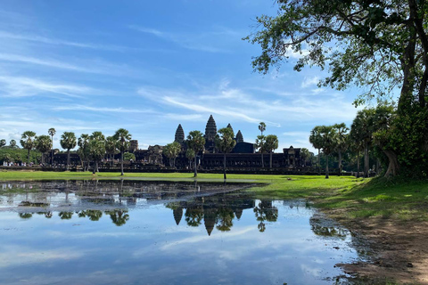 Sunrise at Angkor Wat Temple: 3-Hour Private Tour