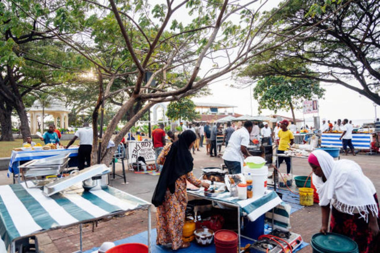 زنجبار: جولة تسوق بصحبة مرشد في المدينة الحجرية وجولة طعام في فورودانيالاصطحاب من الفندق والتوصيل 