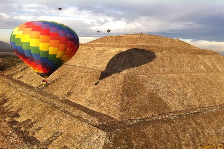 CDMX: vuelo globo aerostático sobre Teotihuacán y desayuno
