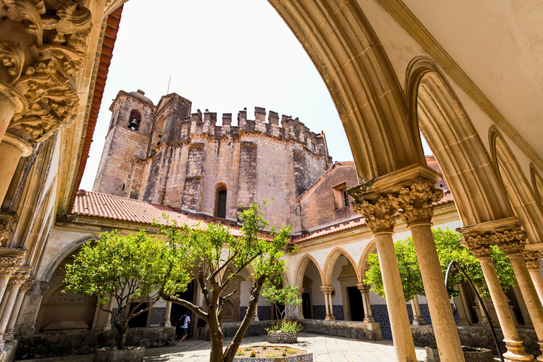 从里斯本出发：圣殿骑士路线 - 阿尔穆罗尔、托马尔和基督修道院独家私人之旅