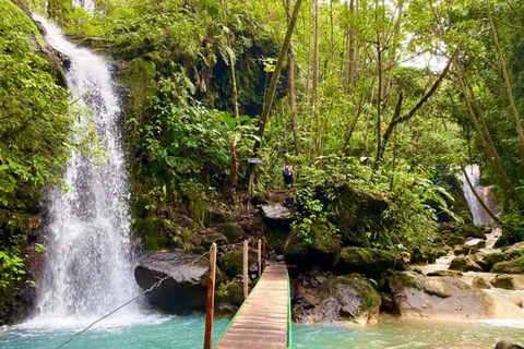 Depuis San Jose : Circuit des cascades et des cavernes hors des sentiers battus