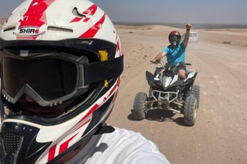 Marrakech: Quad nel deserto di Agafay con cena-spettacolo