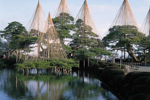 E-Bike Cycling with Guided Tour of Kanazawa Main & Kenrokuen