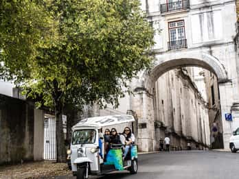 Lisbon: Private Tuk Tuk Tour with Optional Boat Cruise