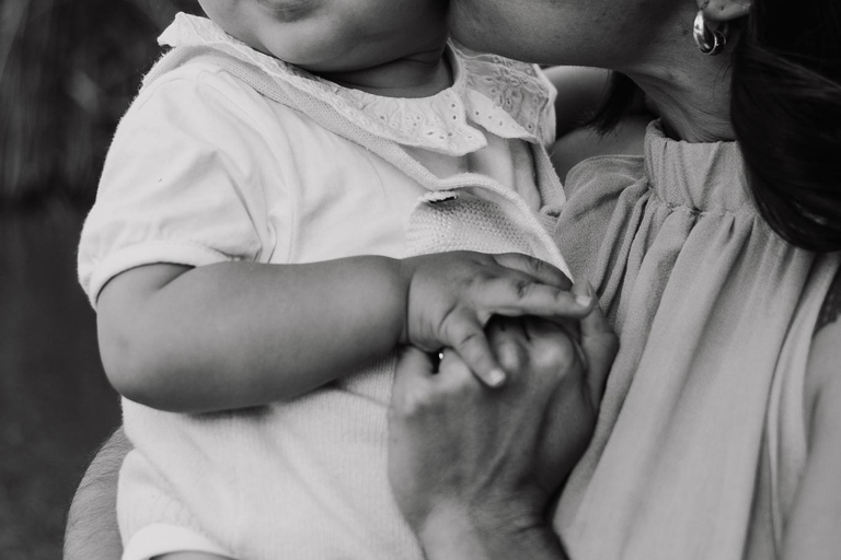 Tarragona: Private Family Photo Shoot Tour