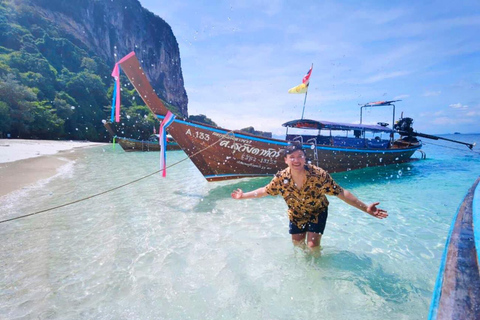 Krabi: A melhor aventura particular de barco de cauda longa em 7 ilhasMotorista de barco