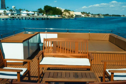 Luxury Sailing on a Wooden Houseboat in the Red Sea Extended Private Houseboat Experience – 3 Hours