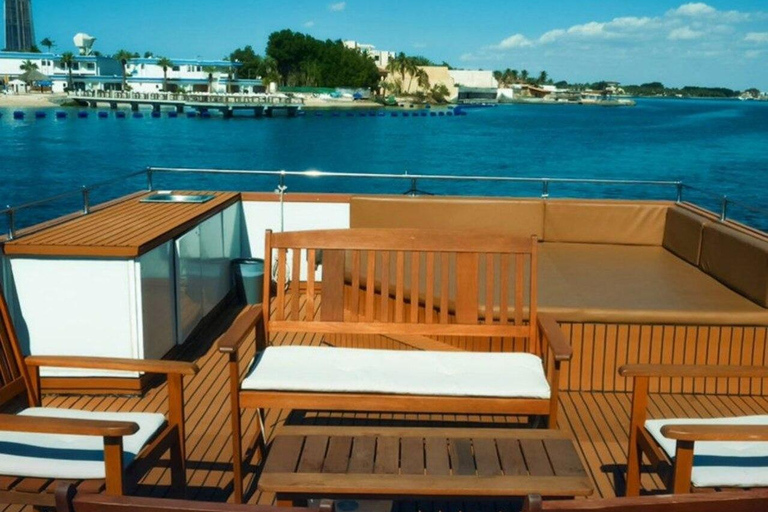 Luxury Sailing on a Wooden Houseboat in the Red Sea Extended Private Houseboat Experience – 3 Hours