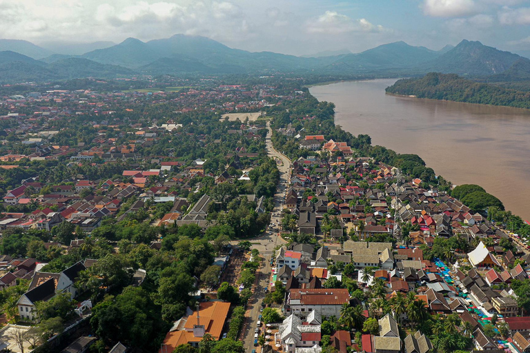 Luang Prabang: Sunrise Market & Local Street Food Experience