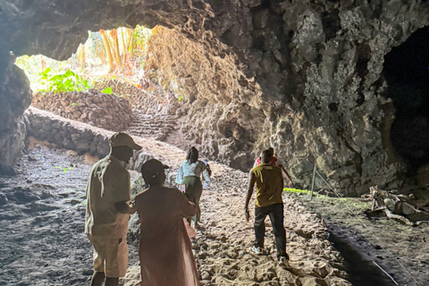 Musanze: Grotta Resort with swimming pool, jacuzzi, cave visit, Twins Lake Option 3 — Bigogwe Tour (in addition to options 1 and/or 2)