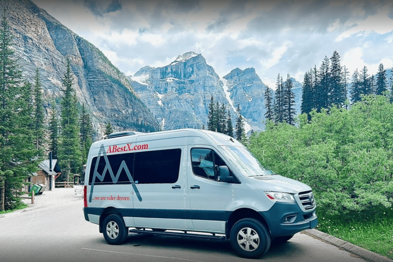 Banff: Experimenta o transporte para o Lago Louise e para o Johnston CanyonDa estação de comboios de Banff