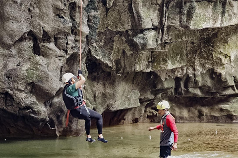 San Cristobal: Arch of Time Tour for 2 days Kayak to the Arch of Time