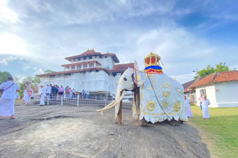 Kandy Evening City Tour & Dance Show Reservations by Tuk-Tuk Kandy evening tour