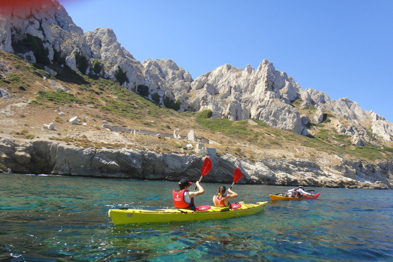 Marsiglia: tour guidato in kayak sul mare delle CalanquesMarsiglia: Kayak di mare guidato nelle Calanques