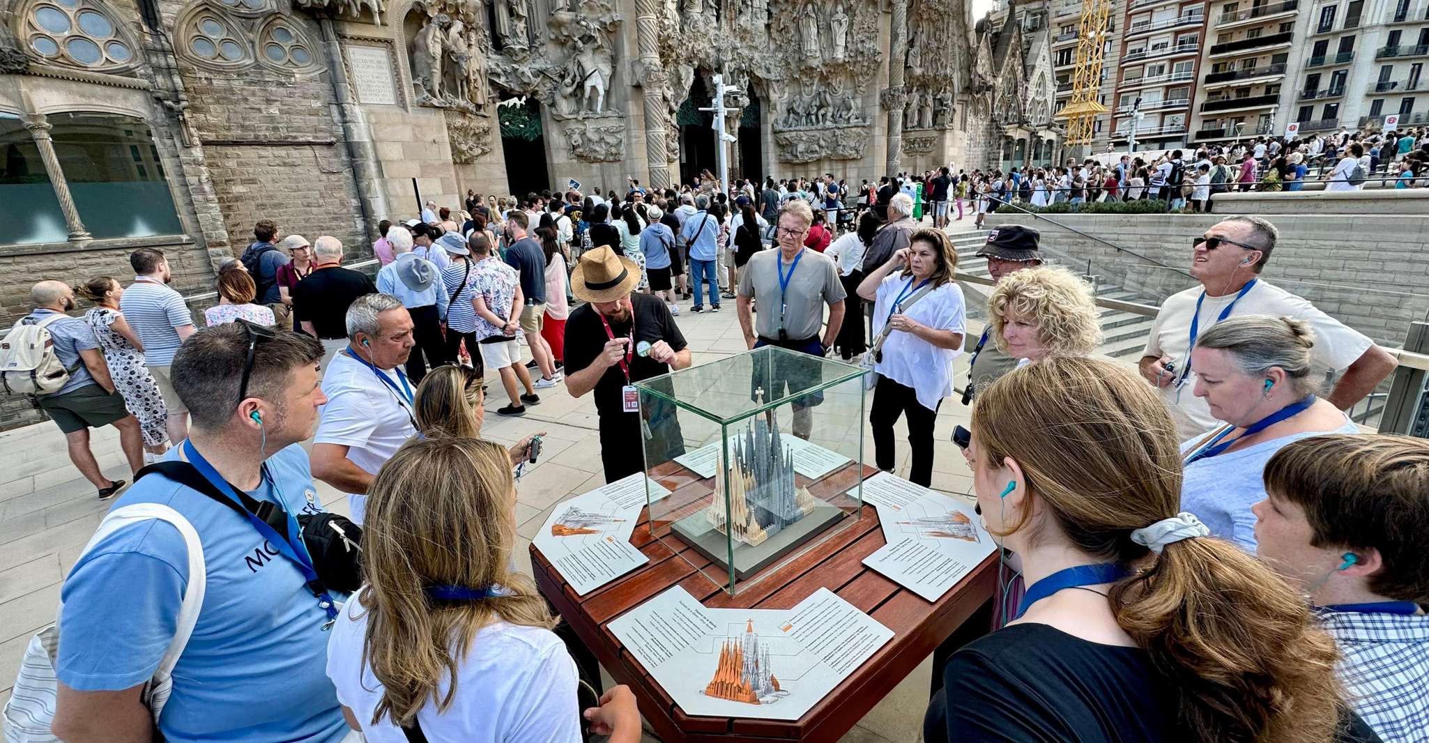 Barcelona: Sagrada Familia Entry Ticket and Guided Tour photo 4