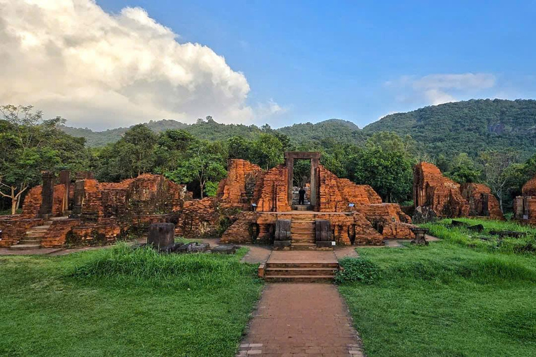 Hoi An/Da Nang: My Son Sanctuary, Golden Bridge & Marble MT Private Tour with a Licensed English-Speaking Guide