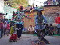 Delhi Street Performer Walk - Housity