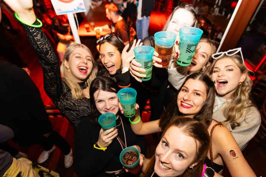 Budapest: Party-Bootstour mit DJ | Partybus | VIP-Club-Eintritt. Foto: GetYourGuide