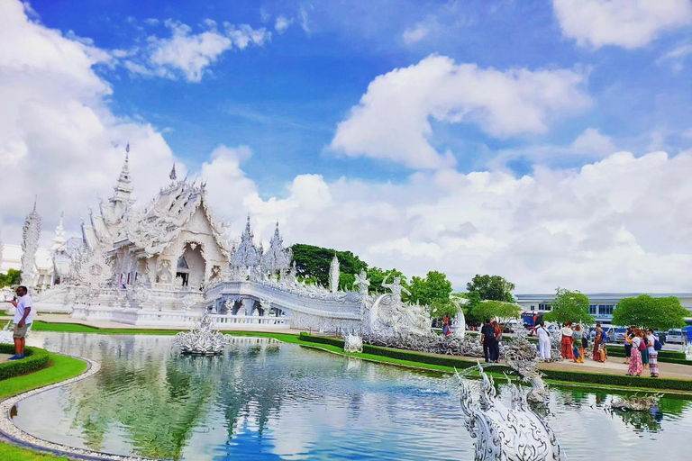 Aus Chiang Mai: Erkundung von Chiang Rais pulsierenden TempelnVon Chiang Mai aus: Chiang Rais pulsierende Tempeltour