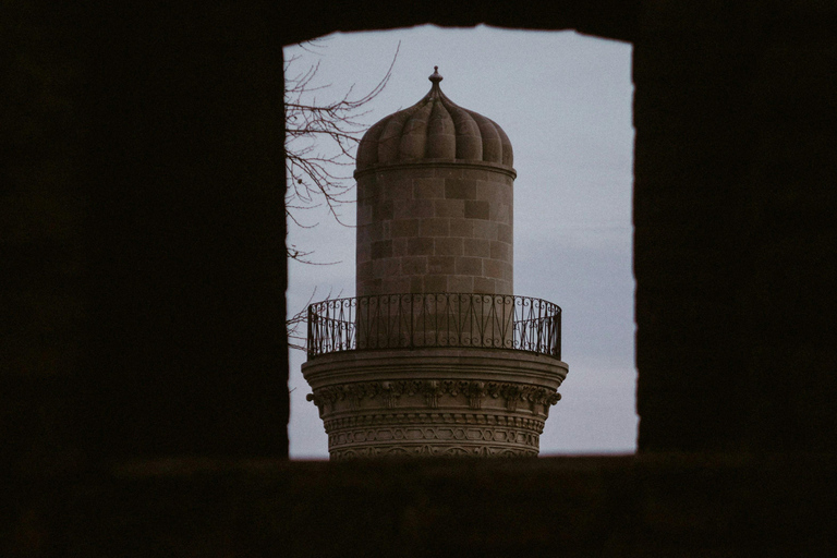 Baku: Old City Tour with Special Gifts and Local Culture