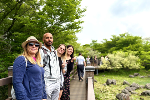 Jeju Small Group Tour incl. Yacht Cruise, Falls & Mt.Halla Jeju Small Group Tour with Yacht Cruise, Falls & Mt.Halla