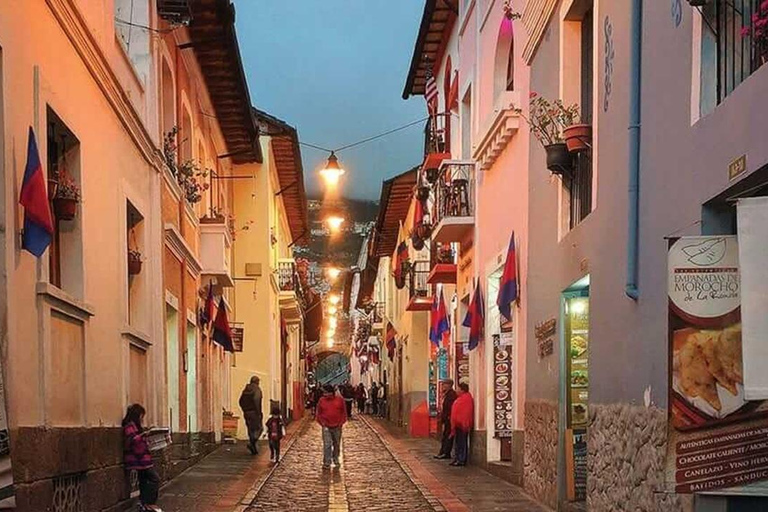 Quito: Night Tour with Empanadas, HotChocolate, and Canelazo