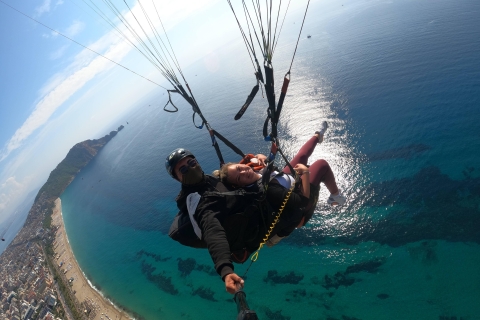 Antalya: Tandem paragliding met luchtgekoelde transfer