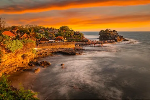 Bali: South Coast Uluwatu, Tanah Lot, and Jimbaran Day Trip
