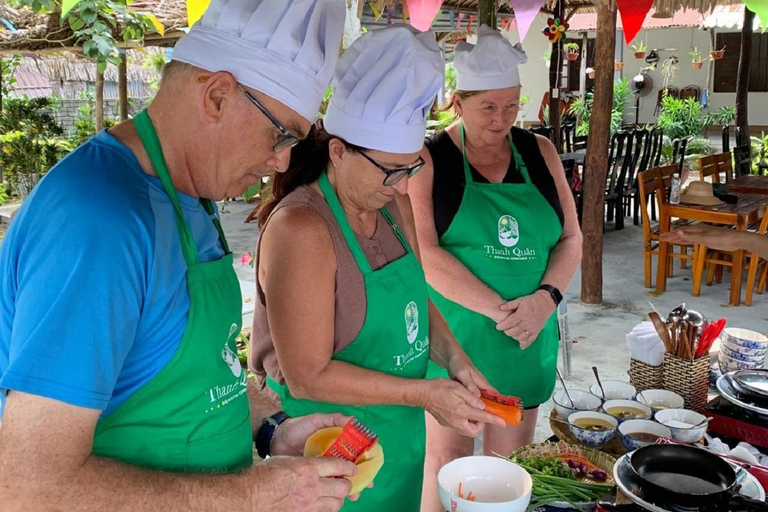 Hoi An: tworzenie lampionów - lekcja gotowania - łódź z koszem kokosowymOdbiór z Hoi An