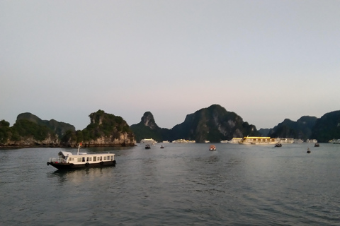 Från Ha Noi - heldagsutflykt till Ha Long Bay