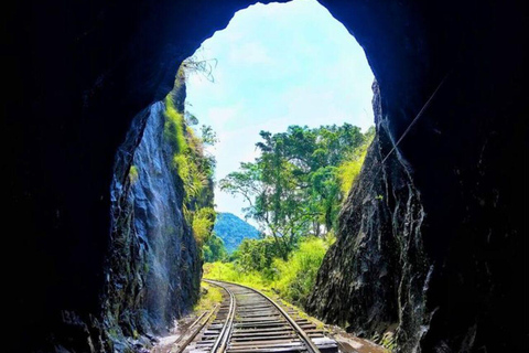 Kandy: Temple of Tooth, Train Ride, & Cave Waterfall Tour